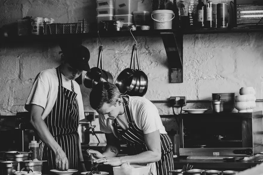 Cocina de restaurante en operación